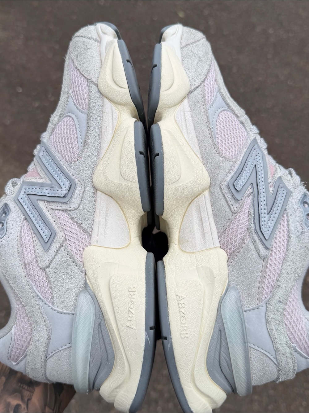 New Balance 9060 size 7 Women’s - Pink/Gray - Picture 7 of 10